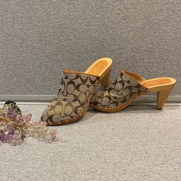 Coach Signature Clogs - Picture 8 of 8